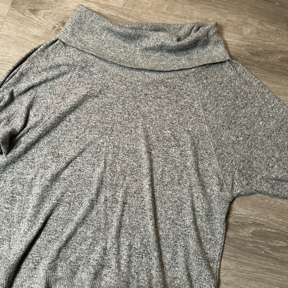 •EXPRESS• SWEATER - Picture 5 of 5